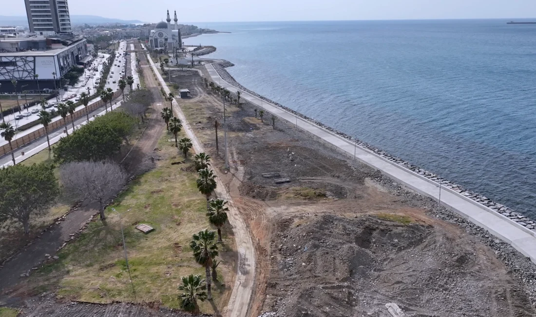 Depremde çökme yaşanan İskenderun Sahili’nde bir yandan kot yükseltme çalışmaları