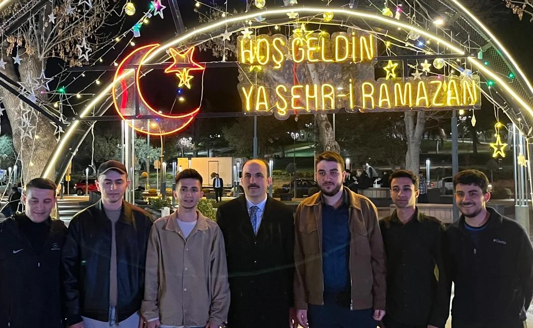 Konya Büyükşehir Belediye Başkanı Uğur İbrahim Altay, teravih namazı sonrası