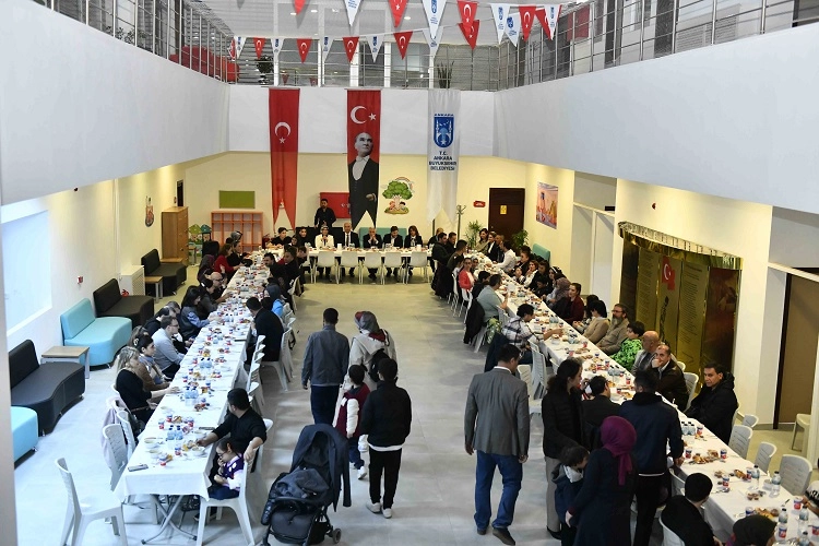 Ankara Büyükşehir Belediyesi, ramazan ayında toplumun her kesimini kucaklamaya devam