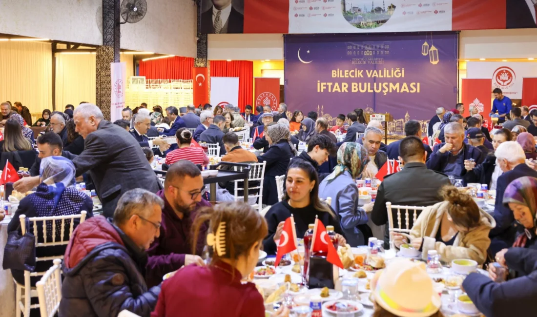 Bilecik Valisi Şefik Aygöl ve eşi Nazlı Aygöl Hanımefendi, İl