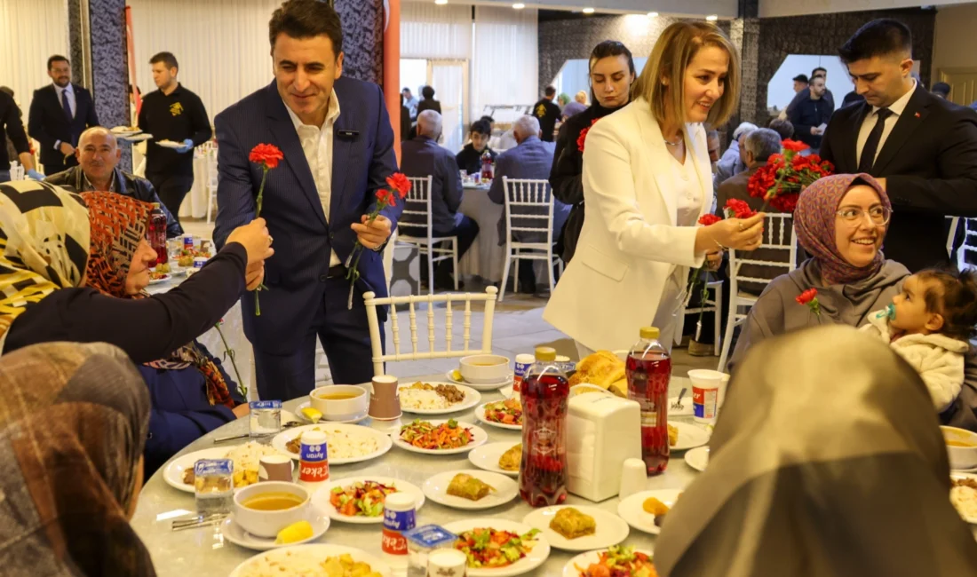 Bilecik Valisi Şefik Aygöl ve eşi Nazlı Aygöl, 8 Mart