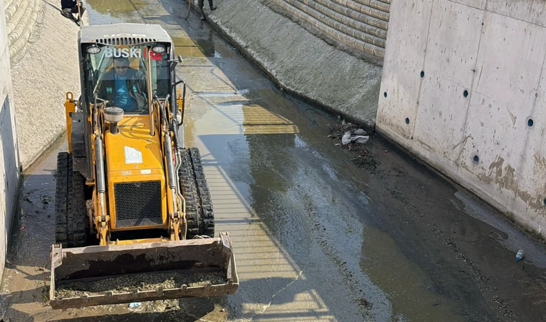 Bursa Gemlik Belediyesi, Çarşı Deresi’nde geniş çaplı bir temizlik çalışması