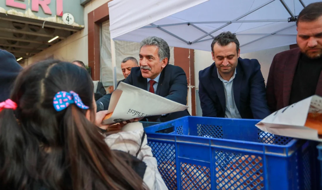 Bursa’da Gemlik Belediyesi, Ramazan ayı dolayısıyla vatandaşlara iftar öncesinde pide