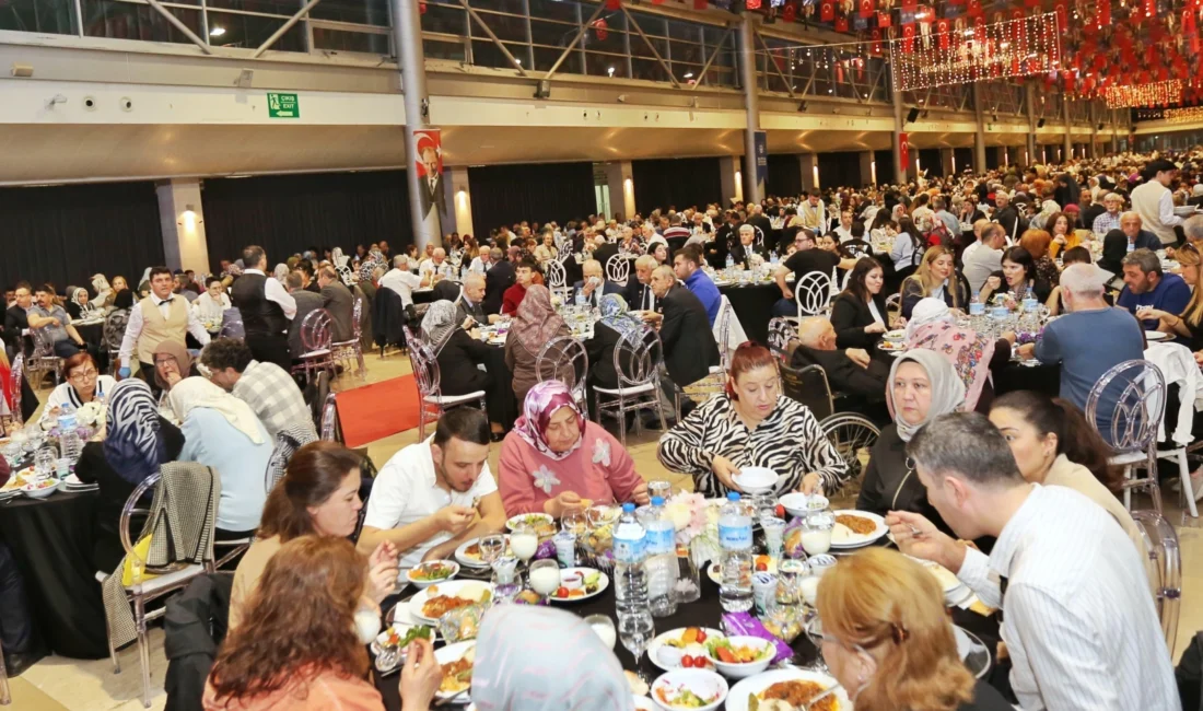 Bursa Büyükşehir Belediyesi tarafından düzenlenen iftar programında şehit aileleri ve