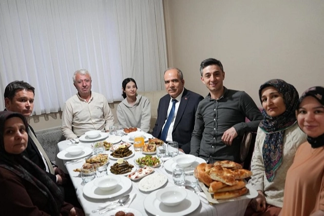 Bursa Osmangazi Belediye Başkanı Erkan Aydın, Fatih Mahallesi’nde ikamet eden