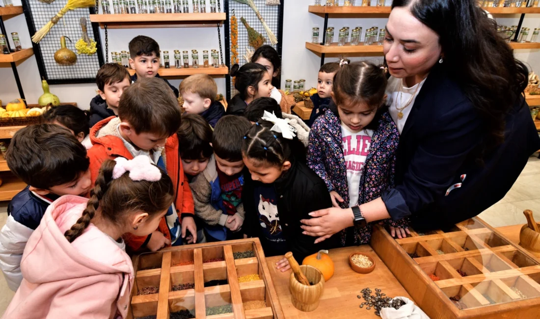 İzmir Bornova Belediyesi Çocuk Oyun ve Aktivite Merkezi’nde eğitim gören