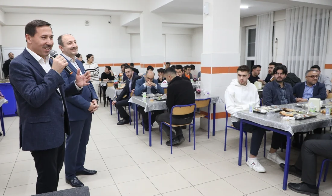 Konya’da Karatay Belediye Başkanı Hasan Kılca, Karatay Fen Lisesi öğrencileriyle