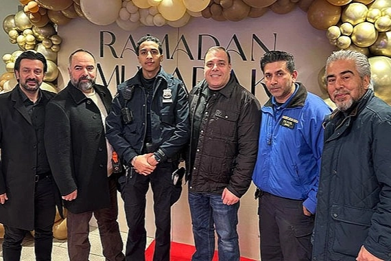 NYPD Toplum İlişkileri Bürosu tarafından Brooklyn’de iftar yemeği organize edildi.